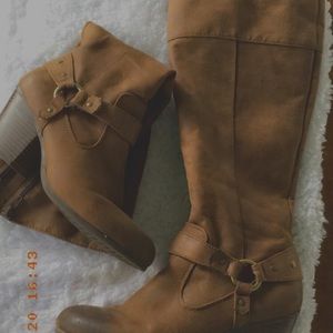 Brown rustic cowgirl boots